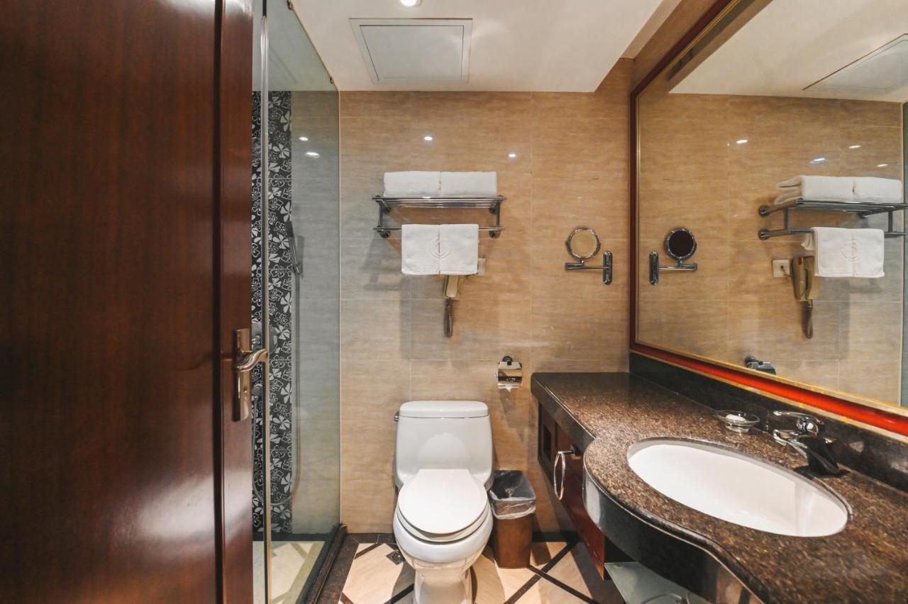 Royal Plaza Hotel Guangzhou Bagian luar foto