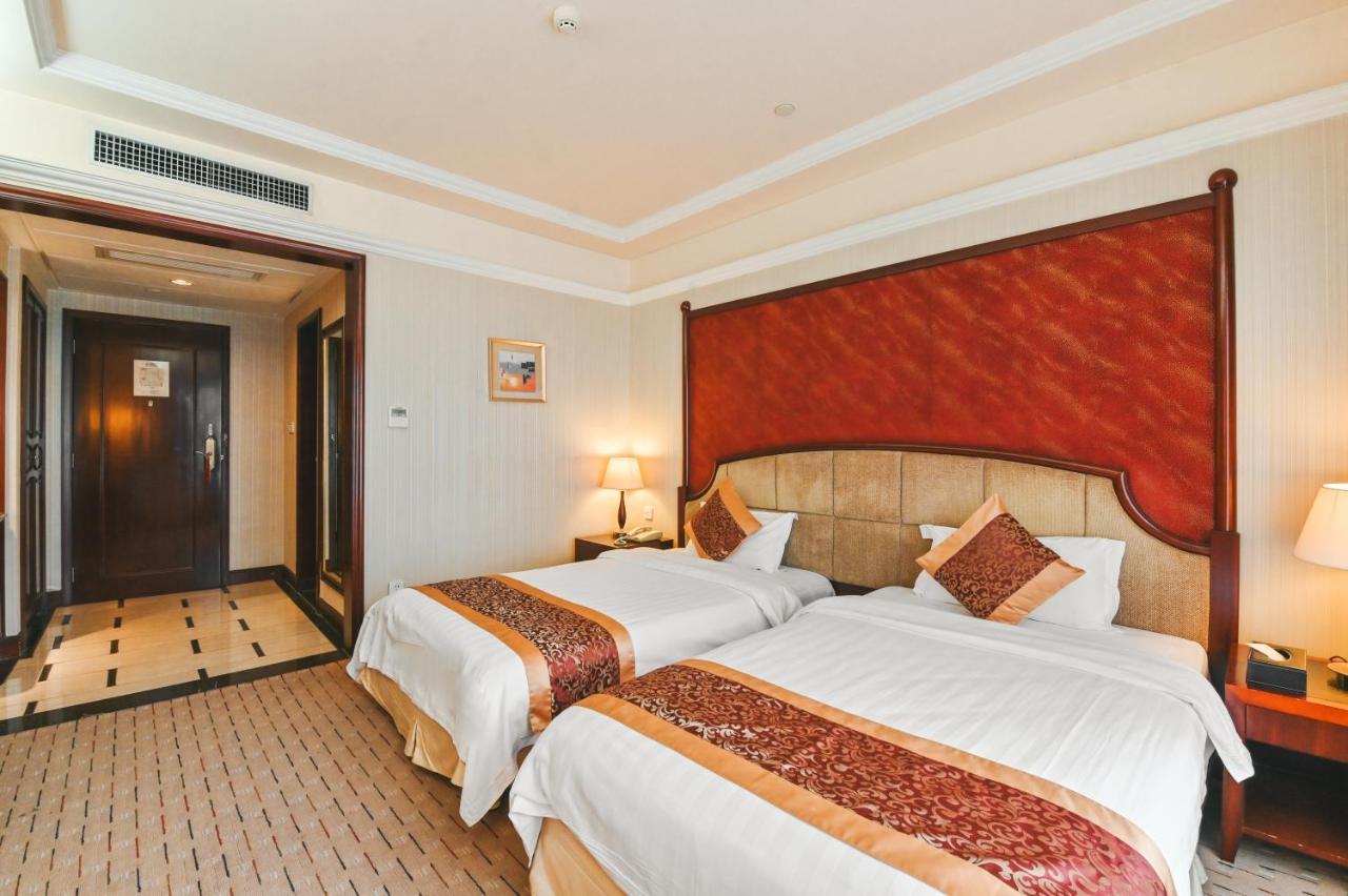 Royal Plaza Hotel Guangzhou Bagian luar foto