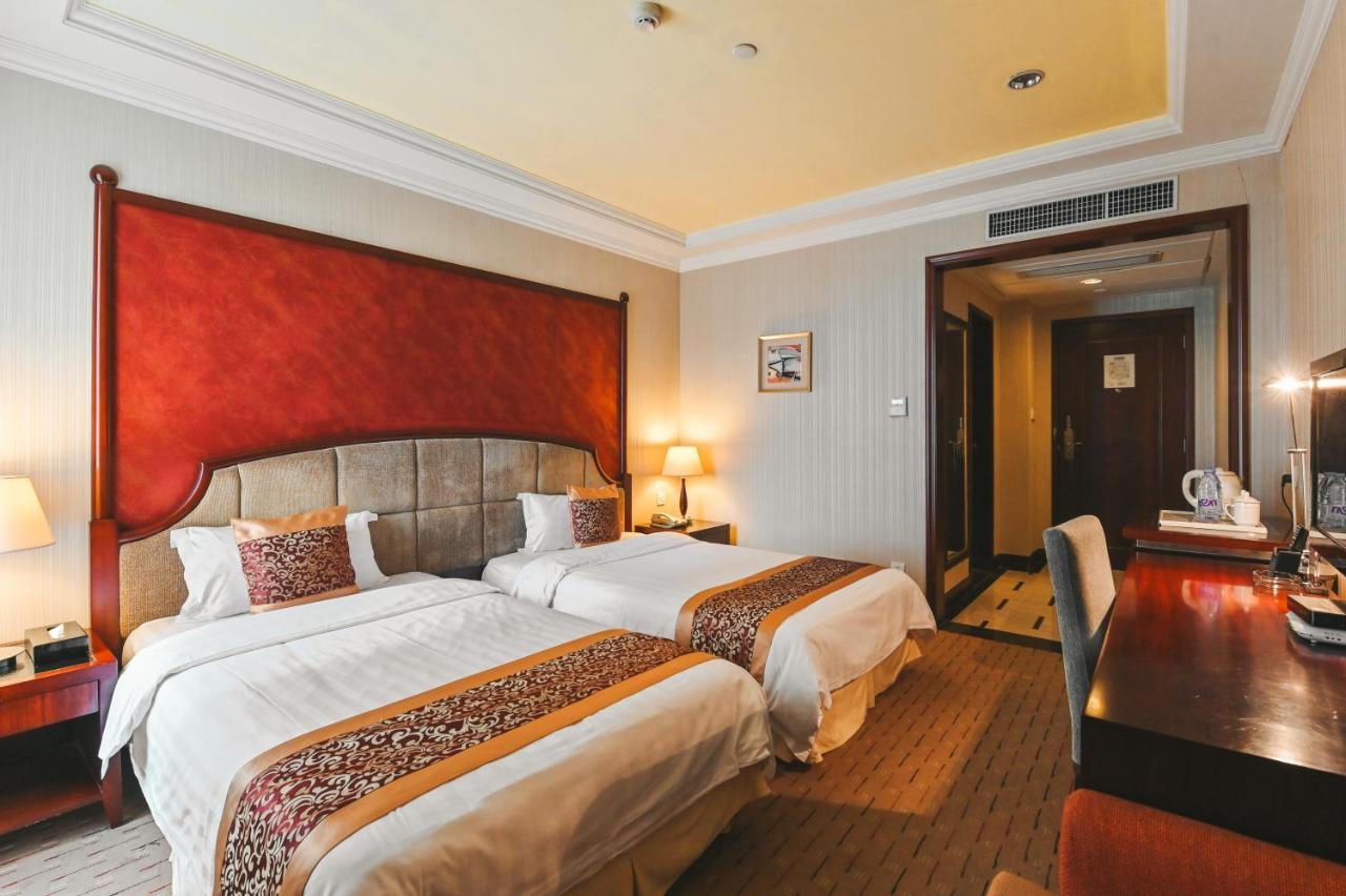 Royal Plaza Hotel Guangzhou Bagian luar foto